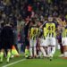 Fenerbahçe-Trabzonspor maçında hakeme saldırı girişimi