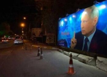 Bağdat’ta ‘Rusya’yı destekliyoruz’ yazılı dev Putin posteri asıldı