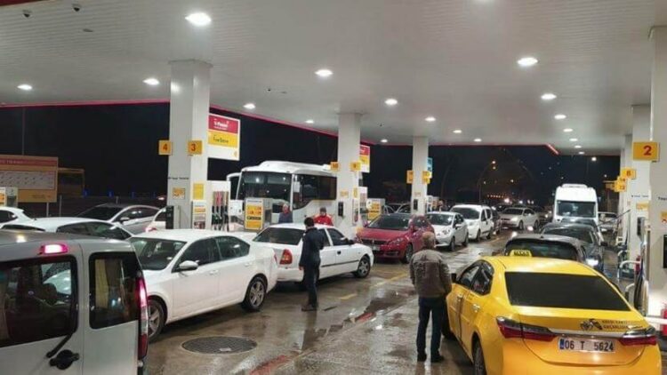 Benzine son bir yılda yüzde 166, motorine yüzde 235 zam