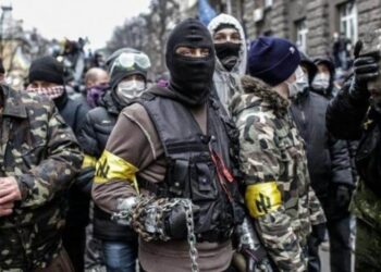 Neo-Nazi Azov tugayı: Tahliye olmayacak siviller evlerine dönsün