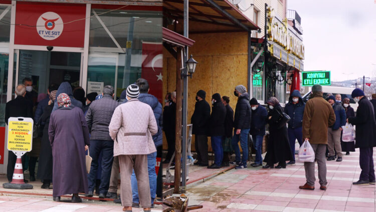 Vatandaş bu sefer de ucuz et kuyruğuna girdi