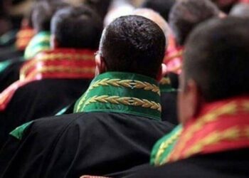 ‘Konuşursam yer yerinden oynar dedi, bir hafta sonra cezaevinde şişlendi’