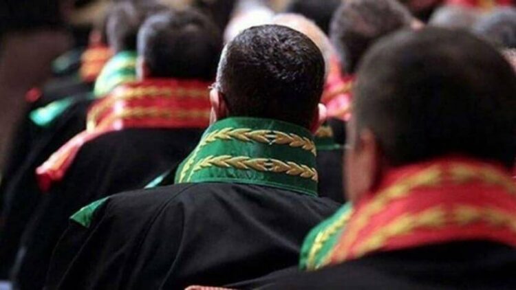 ‘Konuşursam yer yerinden oynar dedi, bir hafta sonra cezaevinde şişlendi’