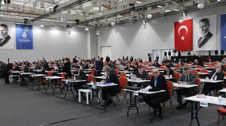 İBB Meclisi’nde tartışma: ‘Partizanlığın kralını yaptı’