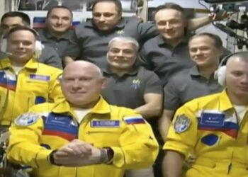 Rus kozmonotlardan açıklama: ‘Başkanımızla birlikteyiz’