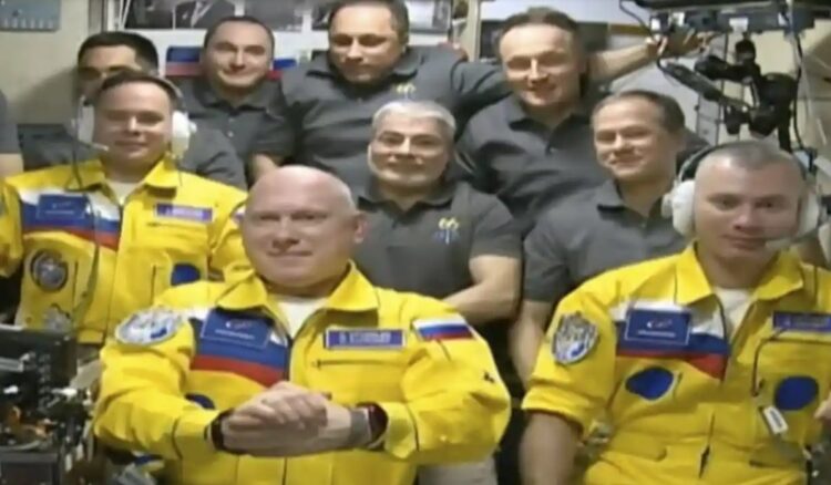 Rus kozmonotlardan açıklama: ‘Başkanımızla birlikteyiz’