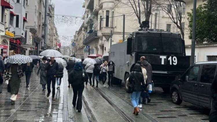 8 Mart eylemine giden kadınlar gözaltına alındı