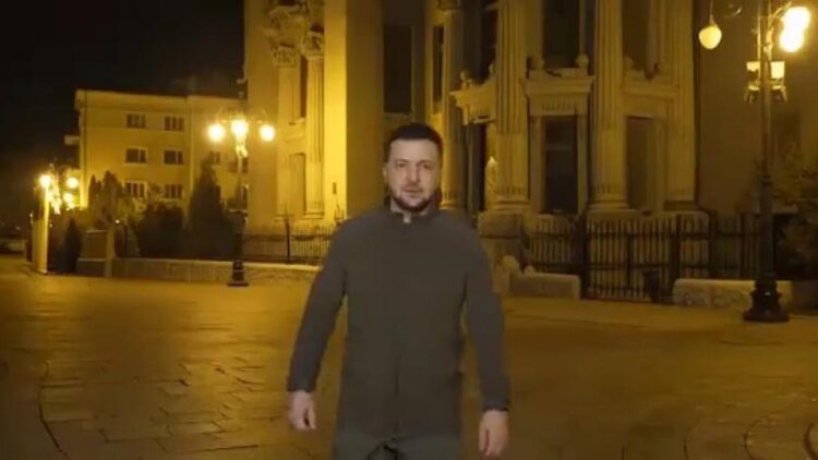 Zelenski’nin ‘Kiev’ videosunda ‘yeşil ekran’ iddiası gündeme geldi