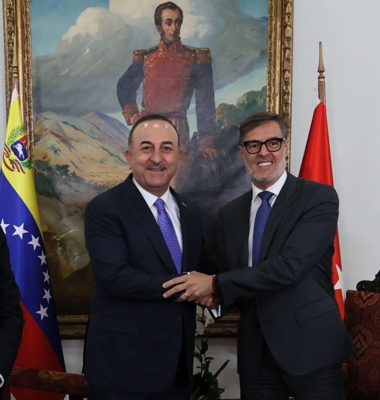 Bakan Çavuşoğlu: Venezuela’nın hep yanında olduk