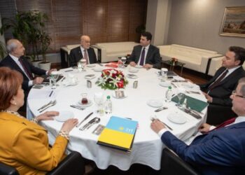 Saymaz: Davutoğlu’nun cep telefonu çaldı, arayan Kılıçdaroğlu’ydu…