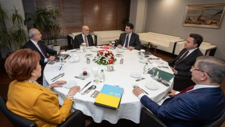 Saymaz: Davutoğlu’nun cep telefonu çaldı, arayan Kılıçdaroğlu’ydu…