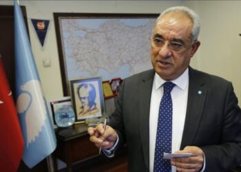 DSP’li Aksakal: Size en yakışan logo ‘yolunmuş leş kargası’ olur