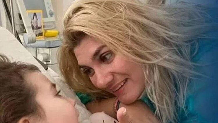 3 yılda 3 kızı ölen kadın katil çıktı: Kızını öldürmeden fotoğrafını çekmiş!