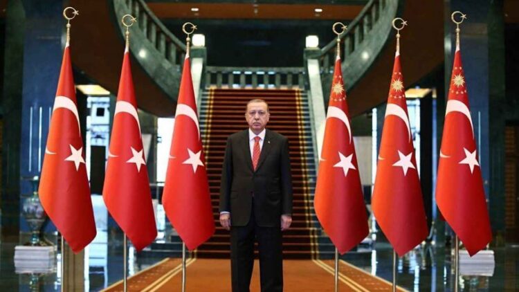 Saray örtülü ödenekte bir rekor daha kırdı