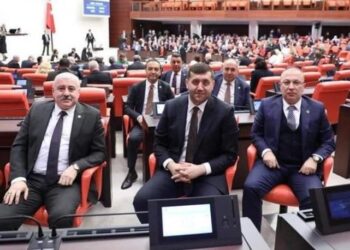 MHP’li vekiller Bahçeli’nin ihracını istediği Baki Ersoy ile fotoğraf paylaştı