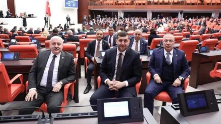 MHP’li vekiller Bahçeli’nin ihracını istediği Baki Ersoy ile fotoğraf paylaştı