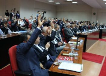 CHP’lilere destek veren AKP’li belediye başkanı disipline verildi