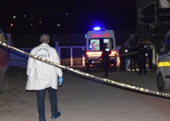 Sigara içmek için cama çıkan genç kız, 7. kattan aşağı düşerek öldü