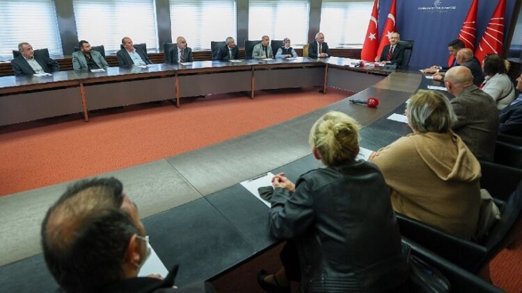 AKP ve MHP’den istifa edenler CHP’ye katıldı