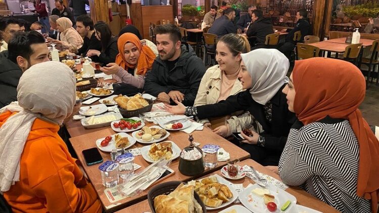 AKP’li Rümeysa Kadak’ın ‘rastgele’ sahuru kavga çıkardı