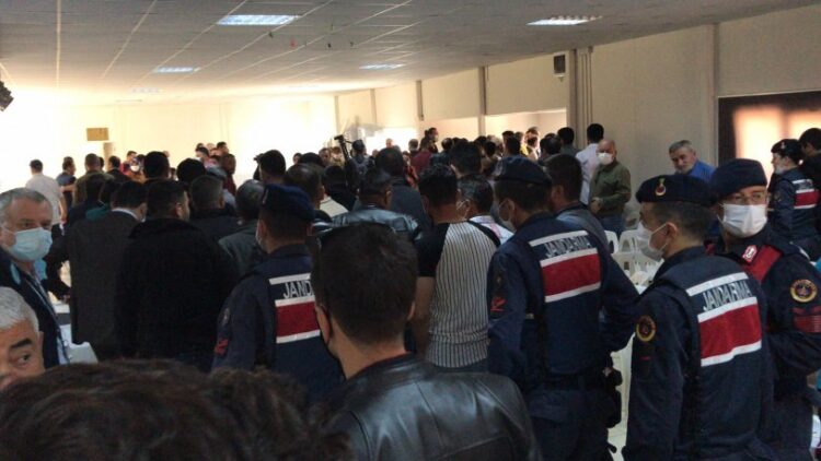 Maden şirketinin kapasite artışı için yapılan toplantıda gerginlik