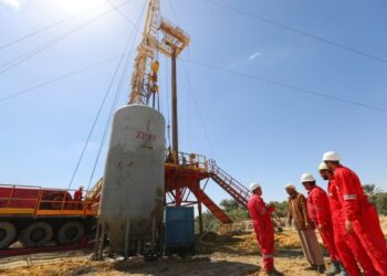 Çinli firma, Sahra Çölü’ndeki Mısır köyü için derin su kuyuları açıyor