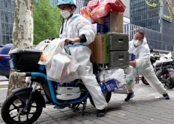 Vakaların arttığı Shanghai, lojistik sektöründeki sıkıntıları aşmaya çalışıyor