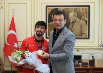 Şampiyonları ağırlayan İmamoğlu: Bütün branşları güçlendirmeliyiz