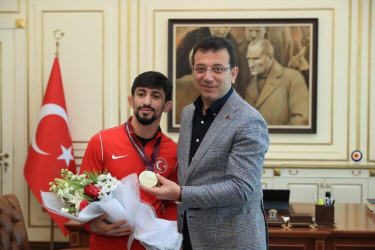 Şampiyonları ağırlayan İmamoğlu: Bütün branşları güçlendirmeliyiz