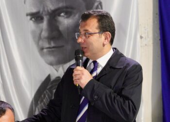 İmamoğlu, yerin 25 metre altında metro çalışanlarıyla iftar yaptı