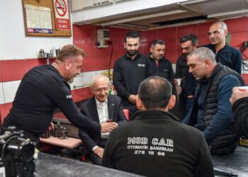 Kılıçdaroğlu iftarını oto sanayi çalışanları ile yaptı