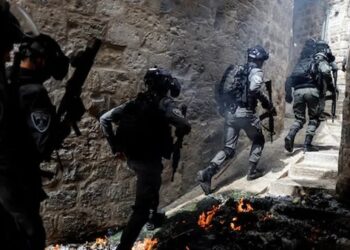 Mescid-i Aksa’da Filistinlilere saldırı