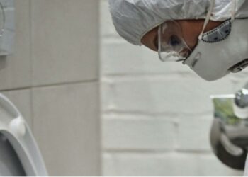 Bilim insanları dışkıda corona virüsü tespit etti