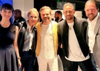 Beren Saat ve Kenan Doğulu Neymar’la buluştu