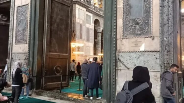 Yunanistan Başbakanı Ayasofya’daki tahribatla ilgili UNESCO’yla görüştü