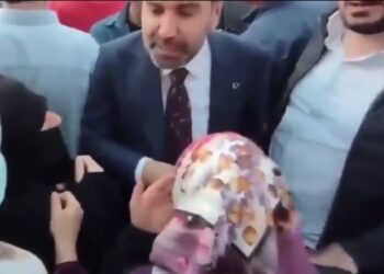 AKP’li başkandan depremzedeye: Önceki evinde duşakabinin mi vardı?
