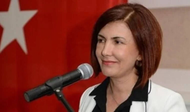 Eski belediye başkanı Handan Toprak gözaltına alındı