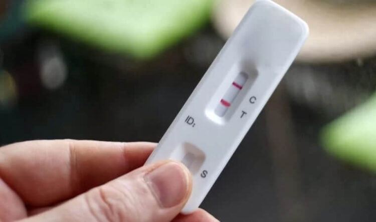 Neden pek çok kişi tekrar koronavirüse yakalanıyor?