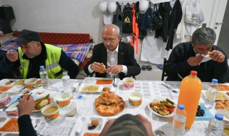 Kılıçdaroğlu, inşaat işçileriyle iftar yaptı: ‘Sizin işiniz daha zor’