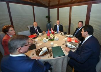 Kulisleri iyi koklayan Ankara gazetecisi yazdı: ‘O isim adaylık için bir adım önde’