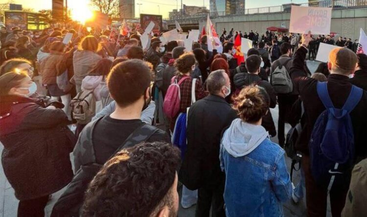 İstanbul’da ulaşım zammı protestosu: ‘Zamlar geri alınsın’