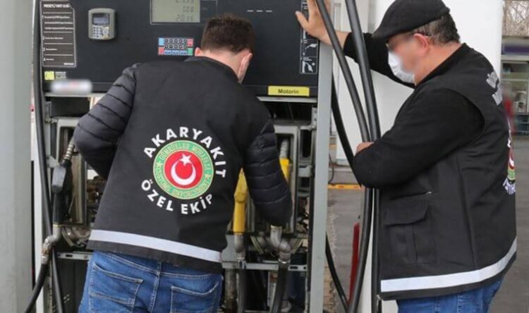 Akaryakıt istasyonuna operasyon: Pompadaki hile ortaya çıktı