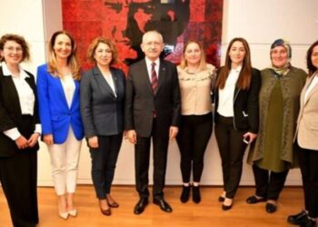 Kılıçdaroğlu, CHP saflarına yeni katılan kadınlarla bir araya geldi