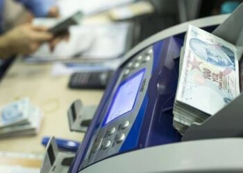 Kredi kartları patladı: Yurttaşın borç batağı büyüyor