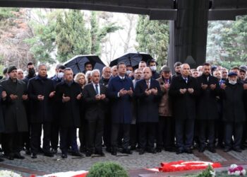 Başkan İmamoğlu, Turgut Özal’ı Anma Töreni’ne katıldı