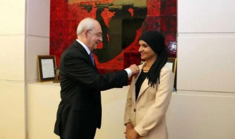 Kılıçdaroğlu rozetini taktı: MHP’den istifa etti, CHP’ye katıldı