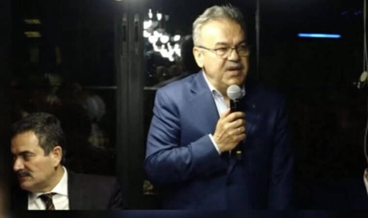 AKP’de açık mikrofon faciası! ‘Burada olmaması büyük bir dangalaklık’