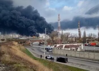 Rusya ordusu Odessa’da petrol ve akaryakıt tesislerini vurdu
