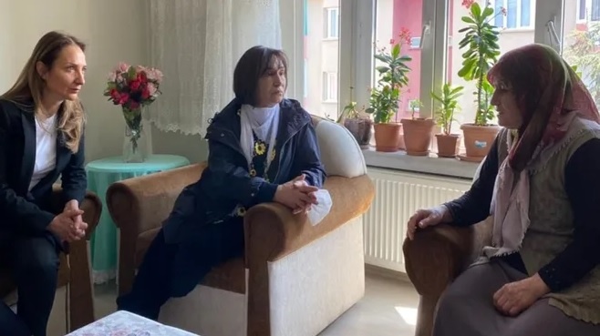 Selvi Kılıçdaroğlu, Sibel Köksal ve Ebru Yüksel’in ailelerini ziyaret etti
