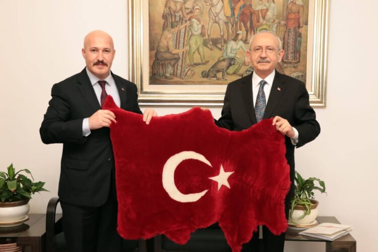 Kılıçdaroğlu, özel güvenliklerle görüştü
